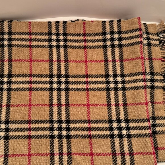 Burberry classic check 100% cashmere large shawl 6 ft x 29" made in England. - Picture 10 of 10